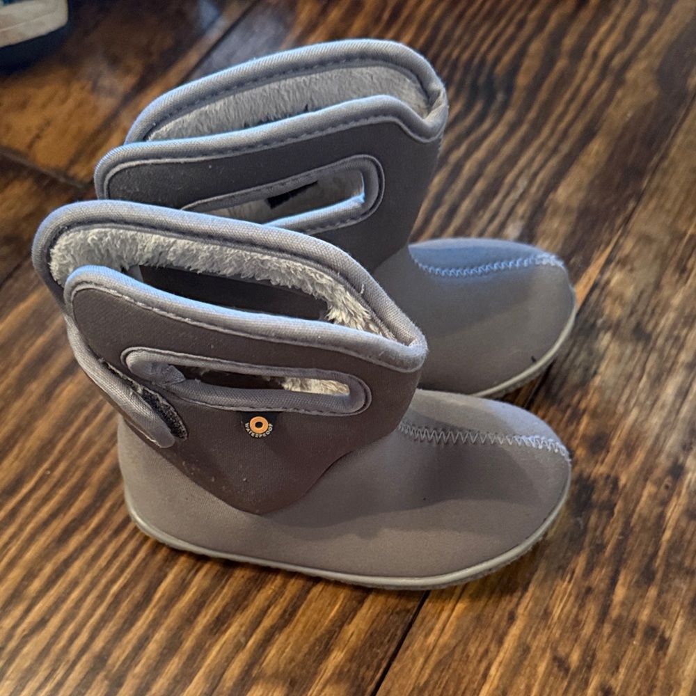 Baby bogs size 8 unisex